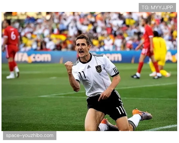 通讯：“草根足球周”在德国多地启动，前国脚克洛泽现身指导小球员