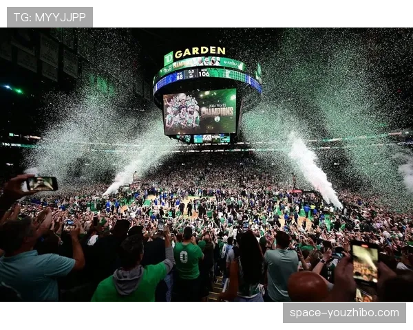 十年坚守，乔安妮·伍德在伦敦主场赢得退役战，现场观众起立致敬